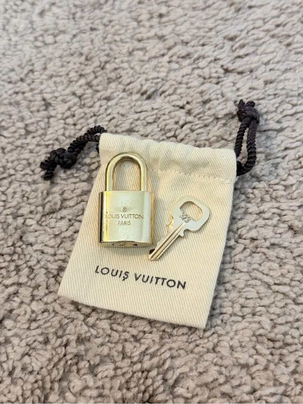 LOUIS VUITTON